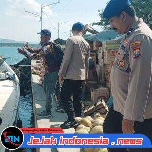 Satpolairud Polresta Banyuwangi Melaksanakan Pemantauan Bongkar Muat di Pelabuhan Marina Boom