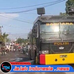 Polres Gresik Terjunkan Water Cannon Respon Keluhan Warga Soal Jalan Berdebu Imbas Proyek Pelebaran