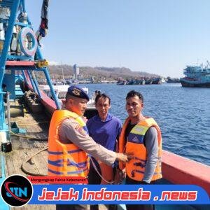 Satpolairud Polresta Banyuwangi jajaran Polda Jawa Timur gencar melakukan patroli dialogis dikawasan perairan Selat Bali