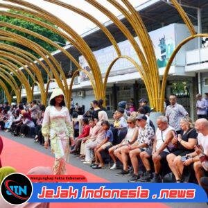 Fashion Lorong Bambu Jadi Pembuka Banyuwangi Batik Festival 2025
