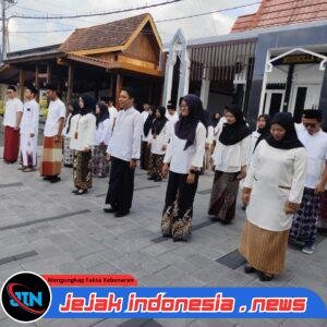 Peringati Hari Santri, ASN Banyuwangi Wajib Pakai Sarung dan Peci Selama Tiga Hari 