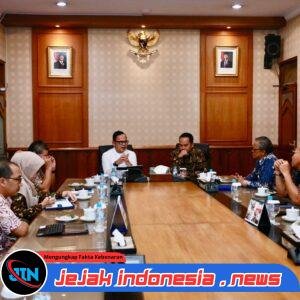 Rapat Internal Bersama Wali Kota Surakarta, Wamendagri Bima Arya Ingin APBD Lebih Sehat