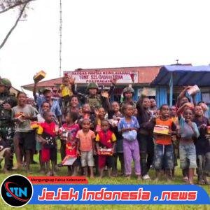 Berbagi Kasih di Ujung Timur Negri Satgas Yonif 521/DY Bersama Anak-Anak Papua 