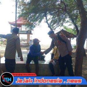 Satpolairud Polresta Banyuwangi Melaksanakan Patroli Keamanan Di Pantai Mutiara Tabuhan