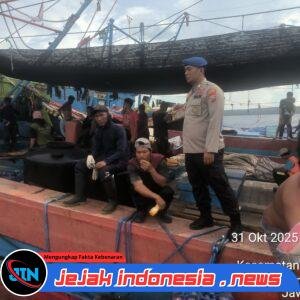 Personel Satpolairud Polresta Banyuwangi Melaksanakan Giat Patroli dan Sambang Dialogis Dikawasan Dermaga Pelabuhan Tanjungwangi