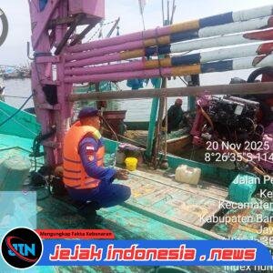 Satpolairud Polresta Banyuwangi Melaksanakan Giat Patroli Dialogis Dikawasan Pelabuhan Muncar.