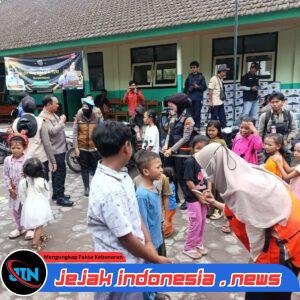 Polres Lumajang Lakukan Trauma Healing, Anak – anak Pengungsi Semeru Kembali Ceria