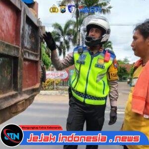 Kasat Lantas Polresta Banyuwangi Kompol Elang Prasetyo Pimpin Patroli Black Spot di Selatan: Teguran Humanis dan Edukasi Jadi Fokus Utama