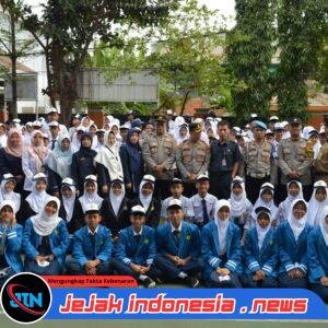 Police Go to School: Kapolsek Kalideres Tanamkan Nilai Disiplin dan Anti-Bullying pada Siswa SMPN 204