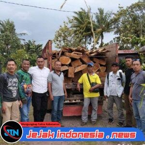 Puluhan Kayu Jati Ilegal Ditemukan di Belakang Rumah Warga Pesanggaran