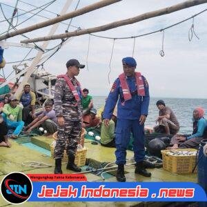 Satpolairud Polresta Banyuwangi Bersama Instansi Terkait Melakukan Giat Patroli Gabungan Di Perairan Muncar