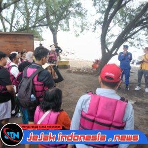 Polresta Banyuwangi melalui Satpolairud Polresta Banyuwangi Melaksanakan Patroli Dialogis Di Kawasan Wisata Green Watu Dodol