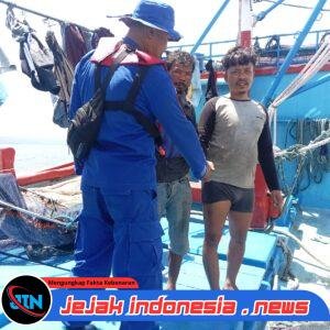 Sat Polairud Polresta Banyuwangi Melaksanakan Kegiatan Sambang dan Sosialisasi Penggunaan Life Jacket Kepada Crew KM. Putra Nusantara Sakti