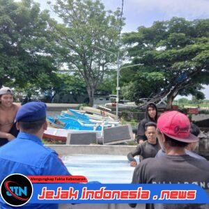 Satpolairud Polresta Banyuwangi Melaksanakan Patroli Perairan Dikawasan Dermaga Pelabuhan Marina Boom Banyuwangi