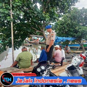 Satpolairud Polresta Banyuwangi,Giat Patroli & Binmas Perairan Dalam Rangka Untuk Memberikan Himbauan Serta Edukasi Kepada Masyarakat Pesisir Nelayan Pelabuhan Muncar