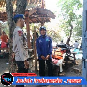 Personel Polairud Polresta Banyuwangi Melakukan Patroli Dialogis Dikawasan Wisata Bangsring Underwater