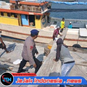 Polresta Banyuwangi melalui Satpolairud Polresta Banyuwangi melaksanakan kegiatan patroli perairan rutin.