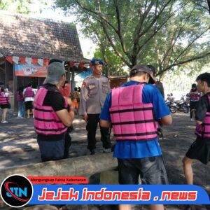 Satpolairud Melaksanakan Pengamanan dan Pengawasan Di Kawasan Wisata Pantai