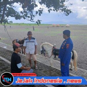 Satpolairud Polresta Banyuwangi Melaksanakan Kegiatan Patroli Dialogis Di Kawasan Pesisir Pantai Yang Menjadi Ruang Publik dan Lokasi Aktivitas Masyarakat.