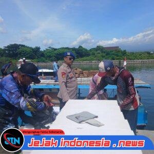 Satpolairud Polresta Banyuwangi Melaksanakan Kegiatan Patroli Dialogis Di Kawasan Wisata Marina Boom