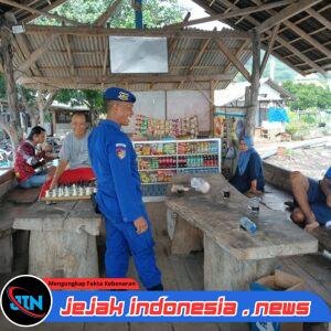 Satpolairud Polresta Banyuwangi Menggelar Patroli Dialogis Pembinaan Penyuluhan Kepada Nelayan, ABK di Pantai Meneng