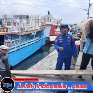 Satpolairud Polresta Banyuwangi Melaksanakan Patroli Dialogis & Pembinaan Penyuluhan Di Dermaga Pelabuhan Rakyat Boom Banyuwangi.