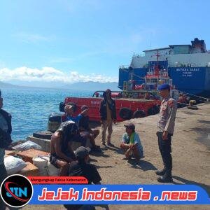 Personel Satpolairud Polresta Banyuwangi turun langsung Melakukan Patroli Dialogis Di Pelabuhan Umum Tanjung Wangi