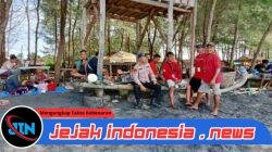 Satpolairud Polresta Banyuwangi Menggelar Patroli Dialogis Di Pantai Gumuk Kantong