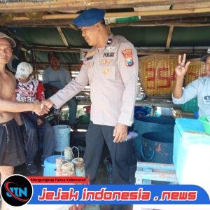 Satpolairud Polresta Banyuwangi Melaksanakan Patroli Dialogis dan Pembinaan Penyuluhan Di Dermaga Pelabuhan Muncar