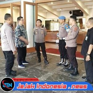 *Polsek Kebon Jeruk Pastikan Pengamanan Ibadah Paskah Berjalan Optimal di Gereja Santo Andreas*