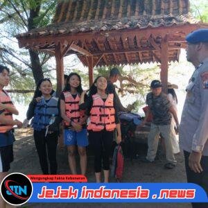 Personel Satpolairud Polresta Banyuwangi Bergerak Cepat Melakukan Patroli Harkamtibmas Di Pantai Bangsring Underwater