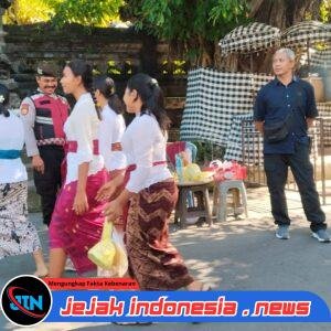 Pengamanan Hari Saraswati di Pura Goa Lawah, Polsek Dawan Berikan Pelayanan Maksimal