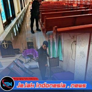 Hadir Beri Rasa Tenang, Tim Gegana Sterilisasi Gereja di Lubuk Pakam