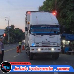 *Polresta Banyuwangi Optimalkan Buffer Zone Bulusan Kepadatan Terurai, Sopir Puji Polisi*