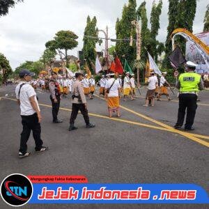 Polsek Gianyar Melaksanakan Pengamanan Upacara Nyenuk di Pura Gunung Merta Gianyar