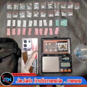 *Polres Malang Amankan Tersangka Pengedar dan 21 Paket Sabu di Lawang*
