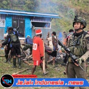 Satgas Ops Damai Cartenz Hadir di Tengah Tradisi Bakar Batu di Sugapa, Bangun Kebersamaan dengan Warga