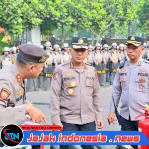 POLRESTABES BANDUNG GELAR LATIHAN PENGENDALIAN MASSA DALMAS DAN NEGOSIATOR POLWAN