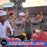 Perkokoh Iman di Hari Raya Pagerwesi, Kapolres Karangasem Pimpin Persembahyangan Bersama di Pura Padmasana Giribuana