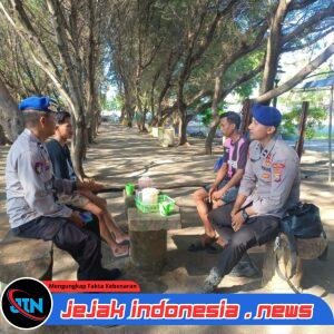 Satpolairud Polresta Banyuwangi Hadir Langsung Menyapa Wisatawan dan Pelaku Jasa Wisata Dalam Patroli Dialogis Di Kawasan wisata Pantai Mutiara Pulau Tabuhan