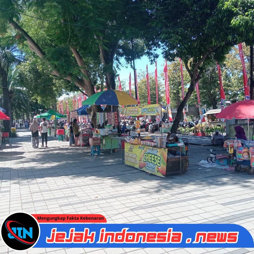 Pelapak Baru Tanpa Koordinasi, Banyuwangi Creative Market di Taman Blambangan Kian Padat