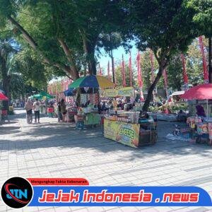 Pelapak Baru Tanpa Koordinasi, Banyuwangi Creative Market di Taman Blambangan Kian Padat