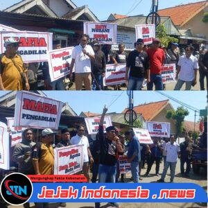 Aliansi Poros Tengah kembali menekan Pengadilan Agama Kota Pasuruan melalui aksi damai, dengan tudingan serius: praktik persidangan yang diduga hanya menjadi formalitas.