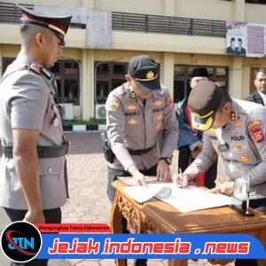 Serah terima jabatan tiga kapolsek jajaran Polres Cilegon Polda Banten.