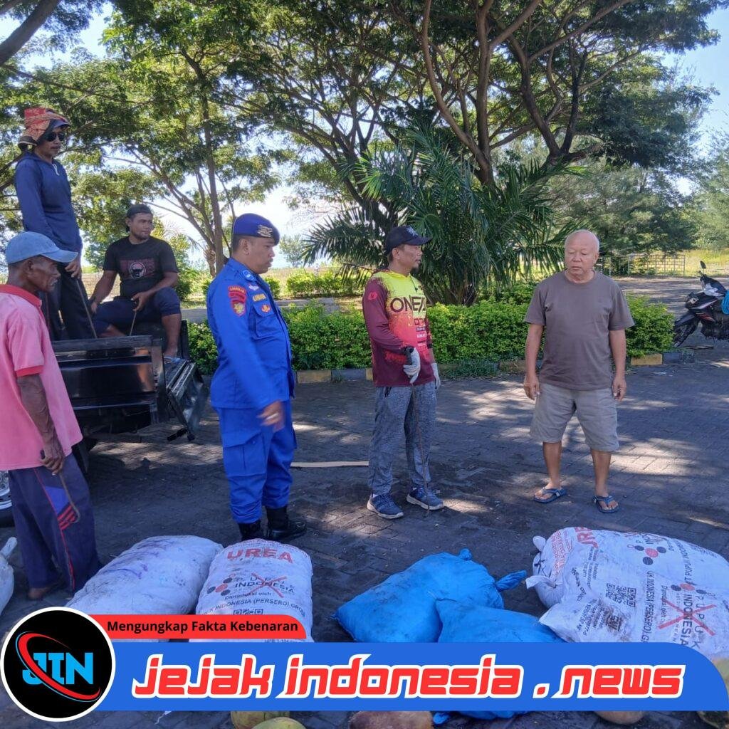 Satpolairud Polresta Banyuwangi Giat Kewaspadaan & Keselamatan Di Dermaga Pelabuhan Rakyat Boom
