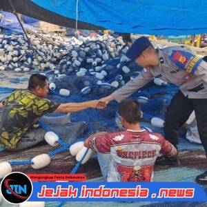 Patroli Dialogis di PPI Pusong, Sat Pol Airud Lhokseumawe Imbau Nelayan Waspada Cuaca Ekstrem