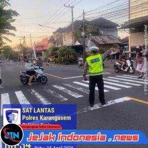 Antisipasi Kecelakaan Terhadap Pelajar, Anggota Lantas Polres Karangasem Laksanakan Penyebrangan Pelajar Sekolah