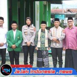 Momen Hangat Kapolda Jabar di Ponpes Darul Ulum: Apresiasi Pengurus dengan Hadiah Tiket Umroh