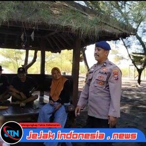 Satpolairud Polresta Banyuwangi Melaksanakan Patroli Dialogis Di Kawasan Wisata Pantai Cemara