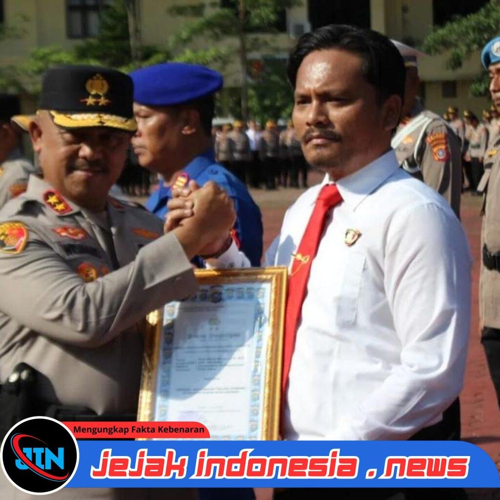 Apresiasi Dedikasi: Kapolda Sultra Irjen Pol Didik Agung Widjanarko Ganjar Personel Berprestasi di Upacara Kesadaran Nasional
